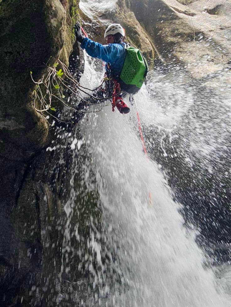 ΣΧΟΛΗ ΤΕΧΝΙΚΟΥ ΔΙΑΧΕΙΡΙΣΗΣ ΑΓΡΙΩΝ ΝΕΡΩΝ CANYONING RESCUE 3 EUROPE