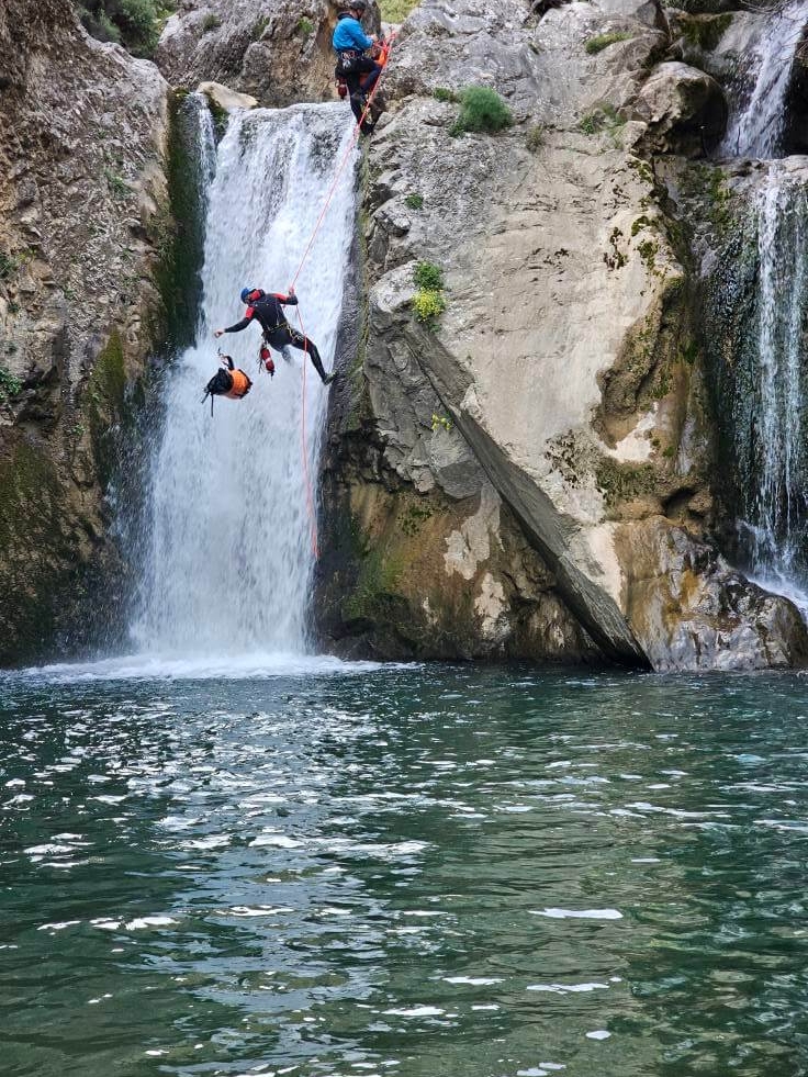 ΣΧΟΛΗ ΤΕΧΝΙΚΟΥ ΔΙΑΧΕΙΡΙΣΗΣ ΑΓΡΙΩΝ ΝΕΡΩΝ CANYONING RESCUE 3 EUROPE