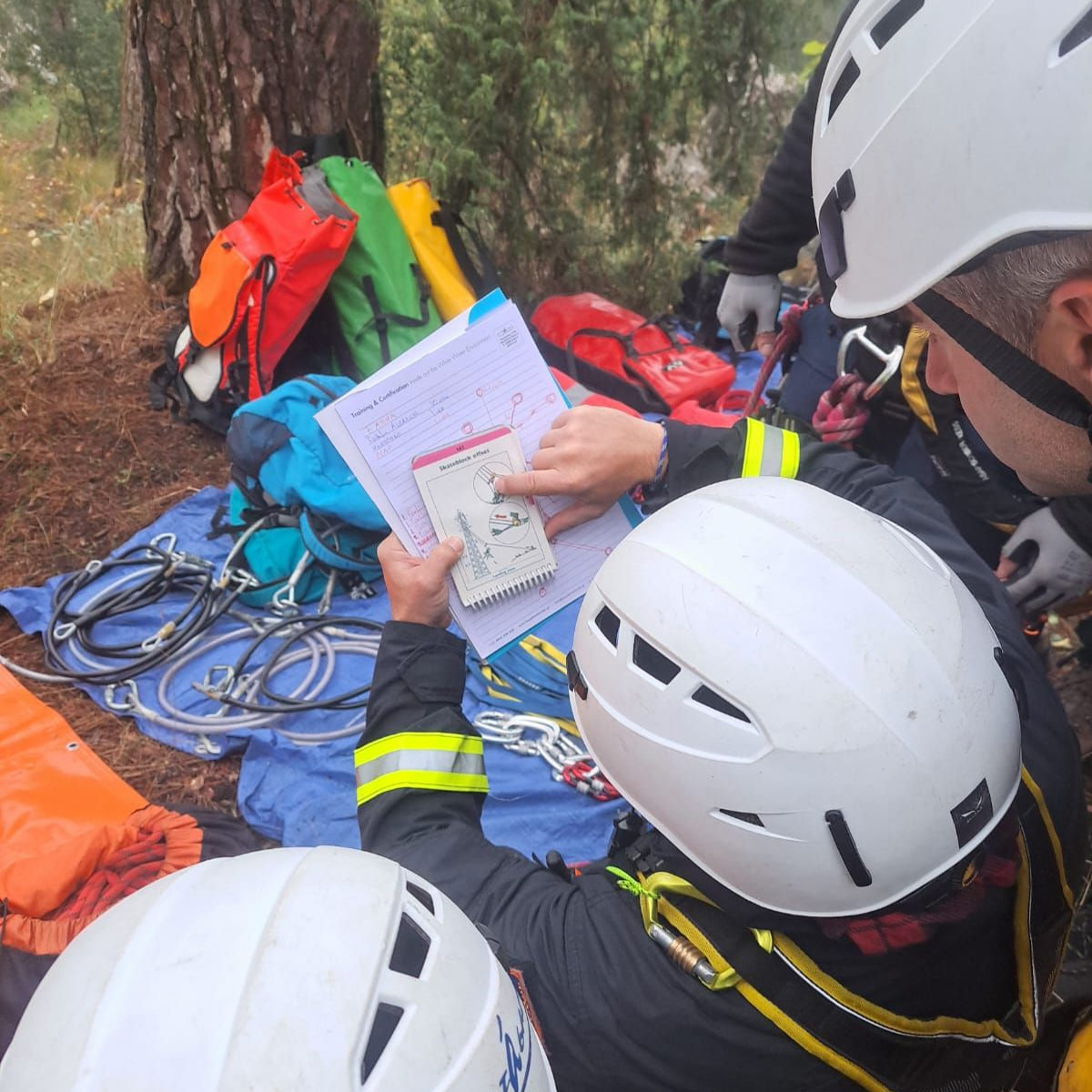 Σχολή Χειριστή Σχοινιών & Συστημάτων Διάσωσης (Rope Rescue Operator) του οργανισμού Rescue 3 Europe / International